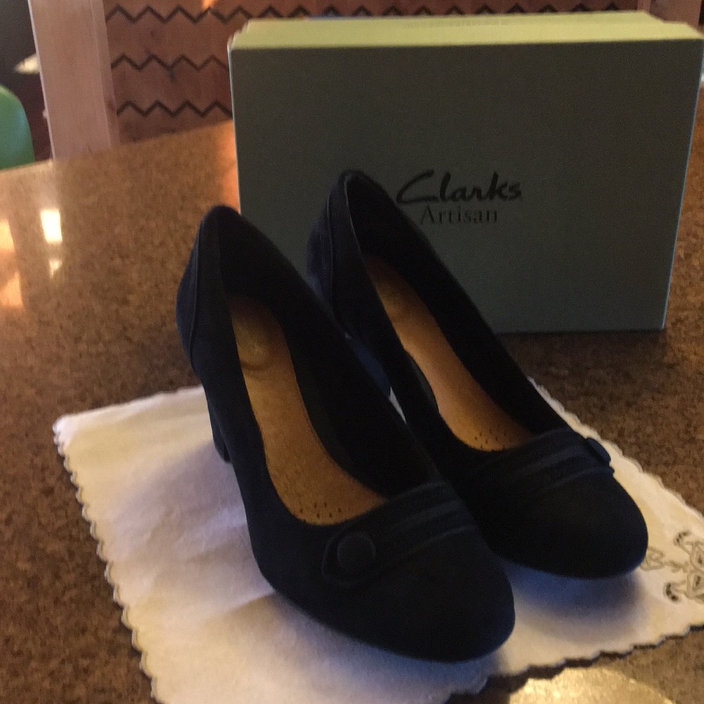 Clarks Artisan black suede pumps.